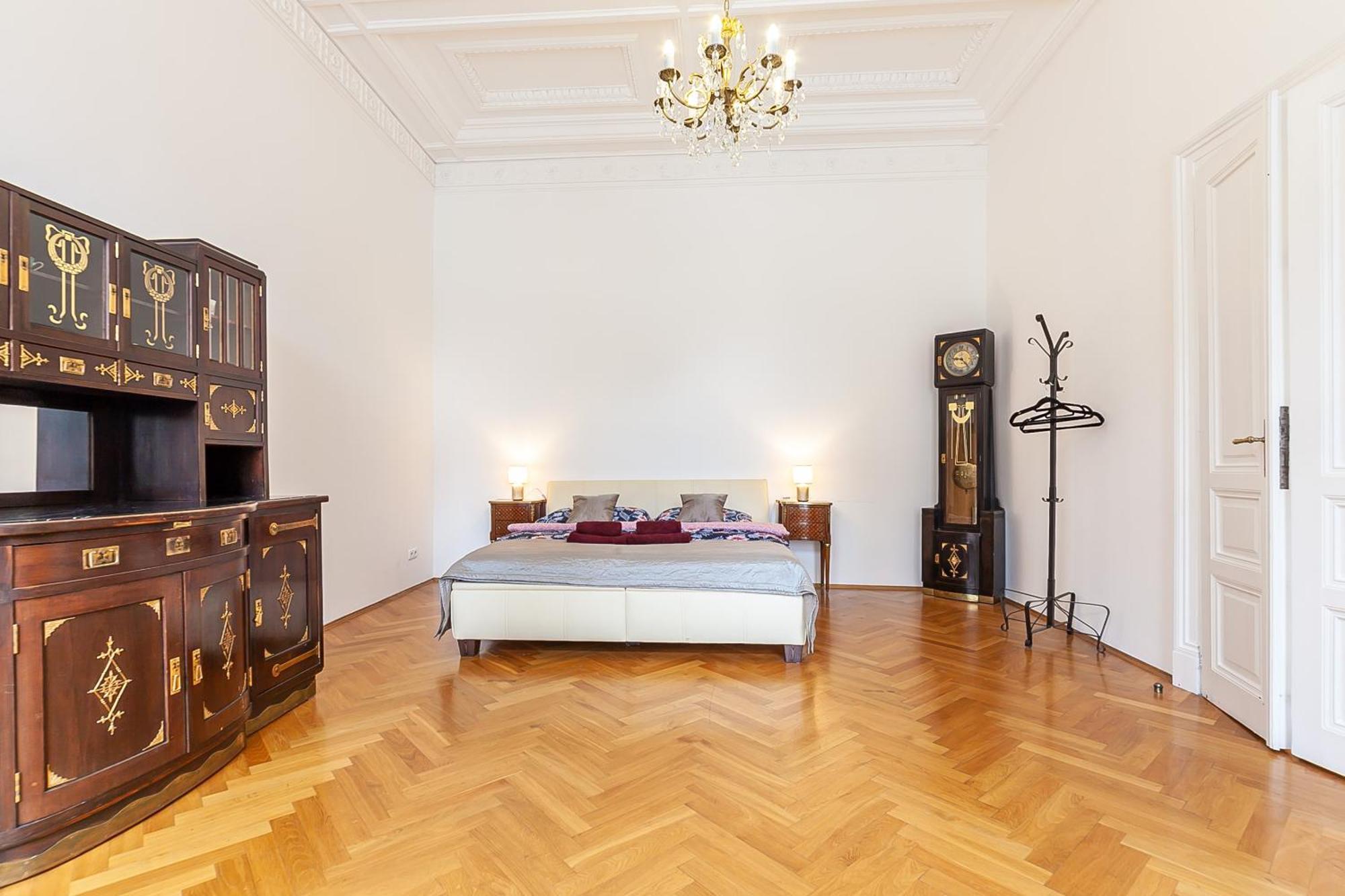 Royal Apartment By Charles Bridge View Of Saint Nicholas Church Praha Eksteriør bilde