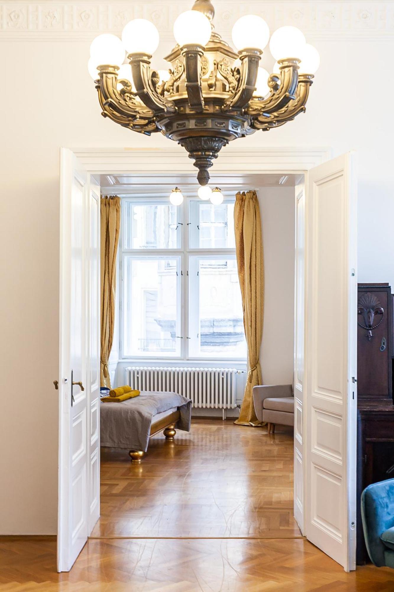 Royal Apartment By Charles Bridge View Of Saint Nicholas Church Praha Eksteriør bilde