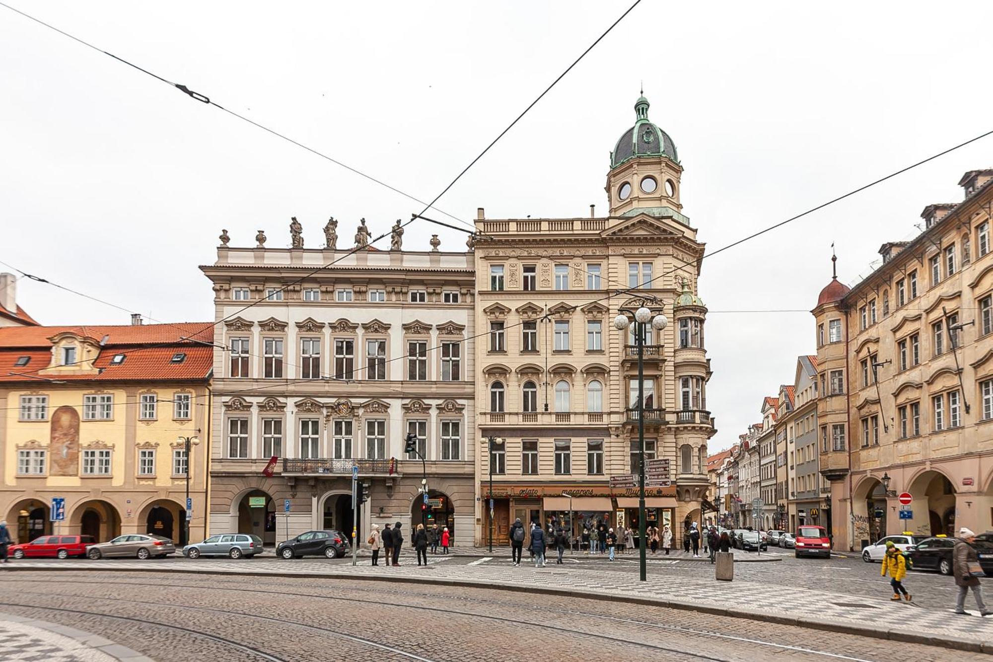Royal Apartment By Charles Bridge View Of Saint Nicholas Church Praha Eksteriør bilde