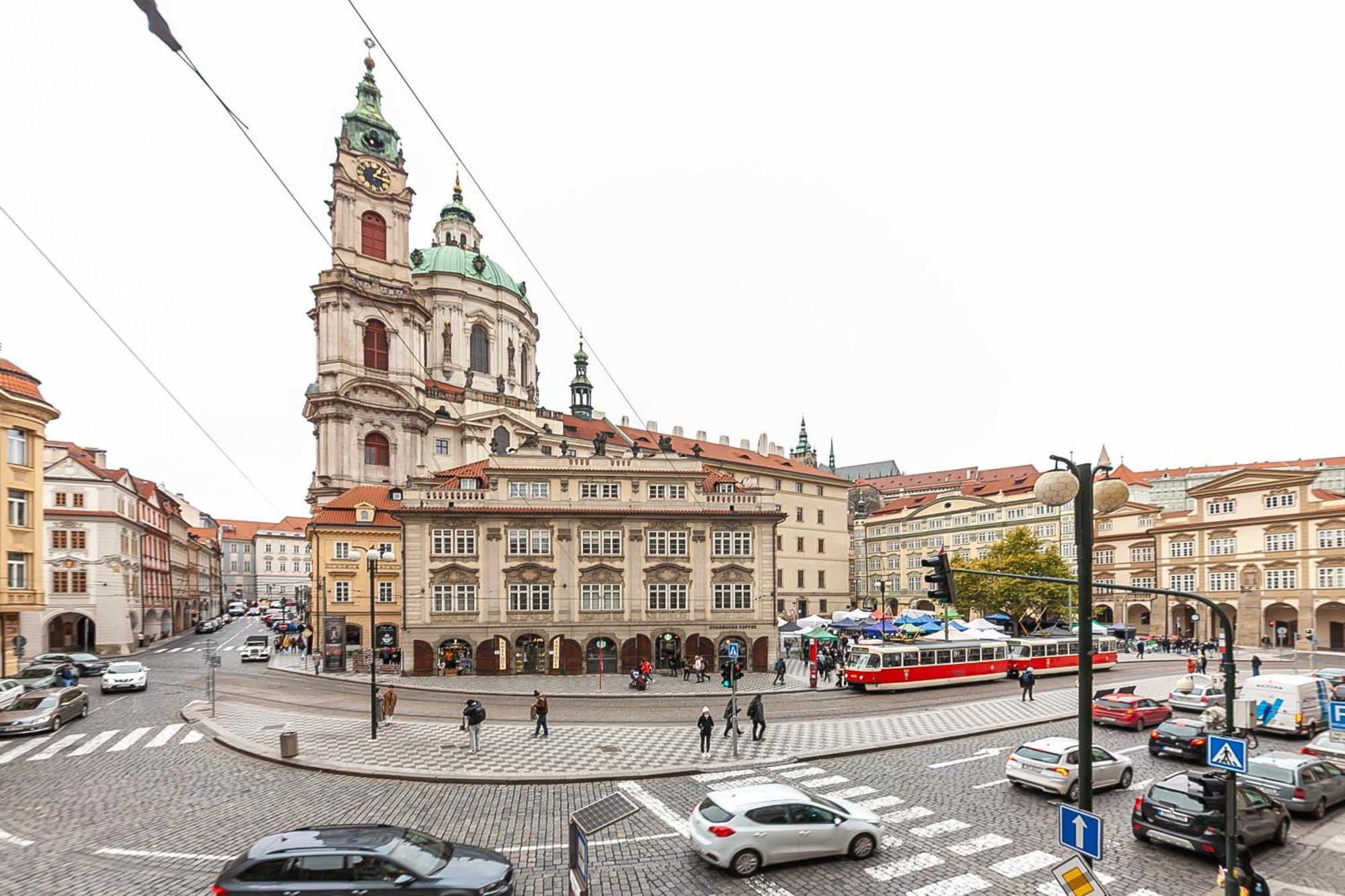 Royal Apartment By Charles Bridge View Of Saint Nicholas Church Praha Eksteriør bilde