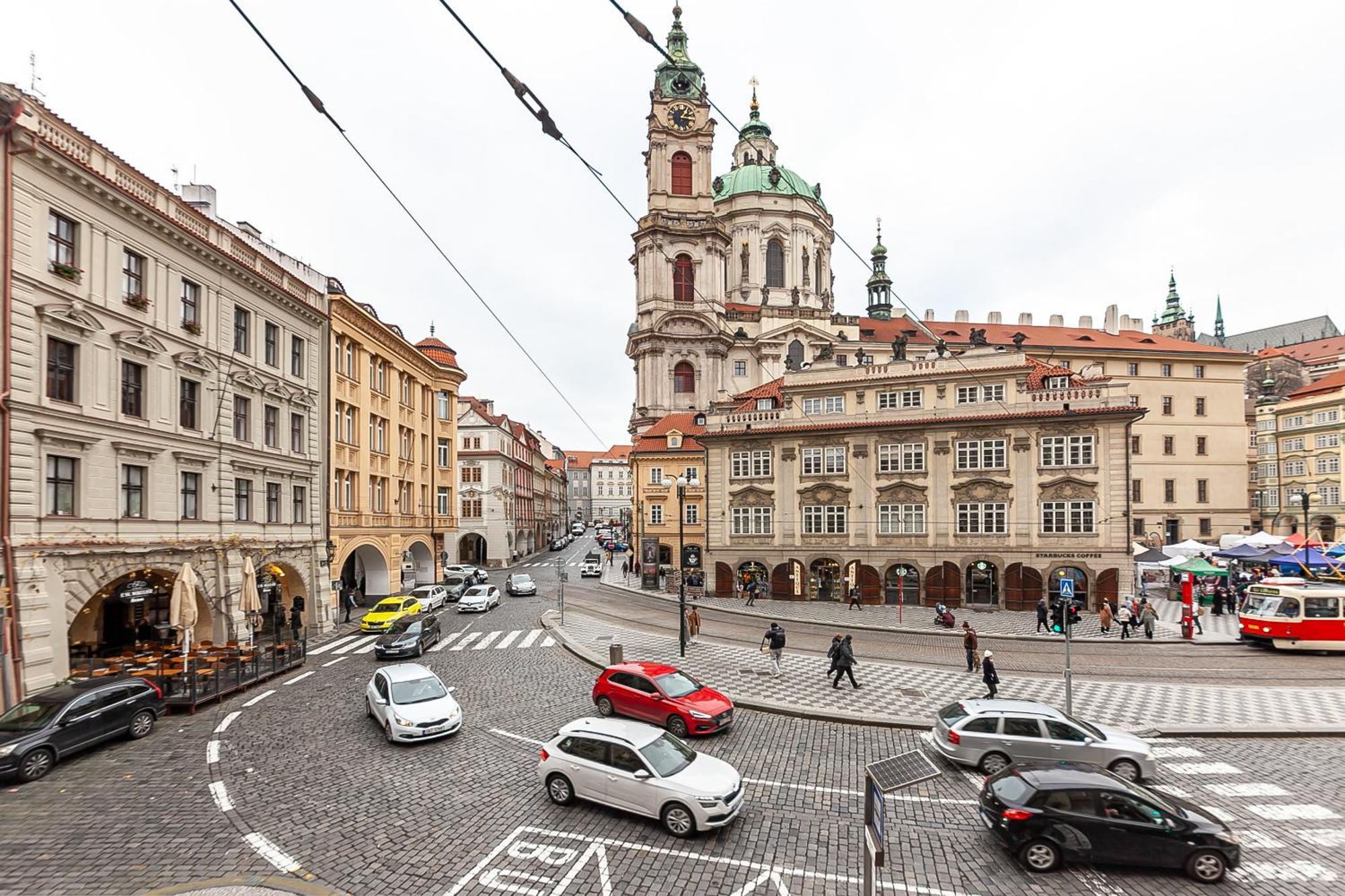 Royal Apartment By Charles Bridge View Of Saint Nicholas Church Praha Eksteriør bilde