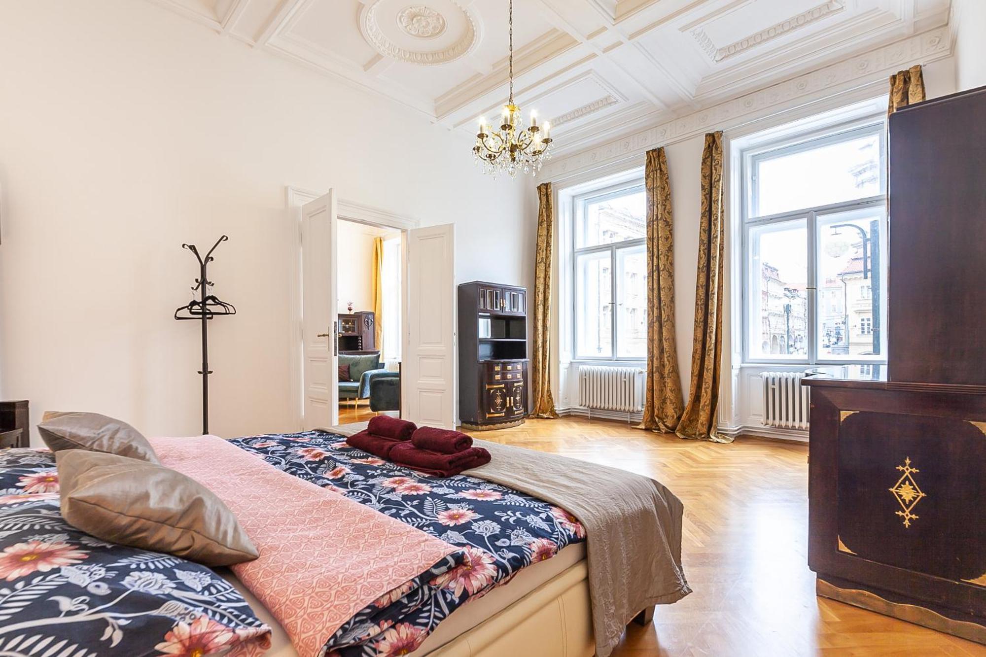 Royal Apartment By Charles Bridge View Of Saint Nicholas Church Praha Eksteriør bilde