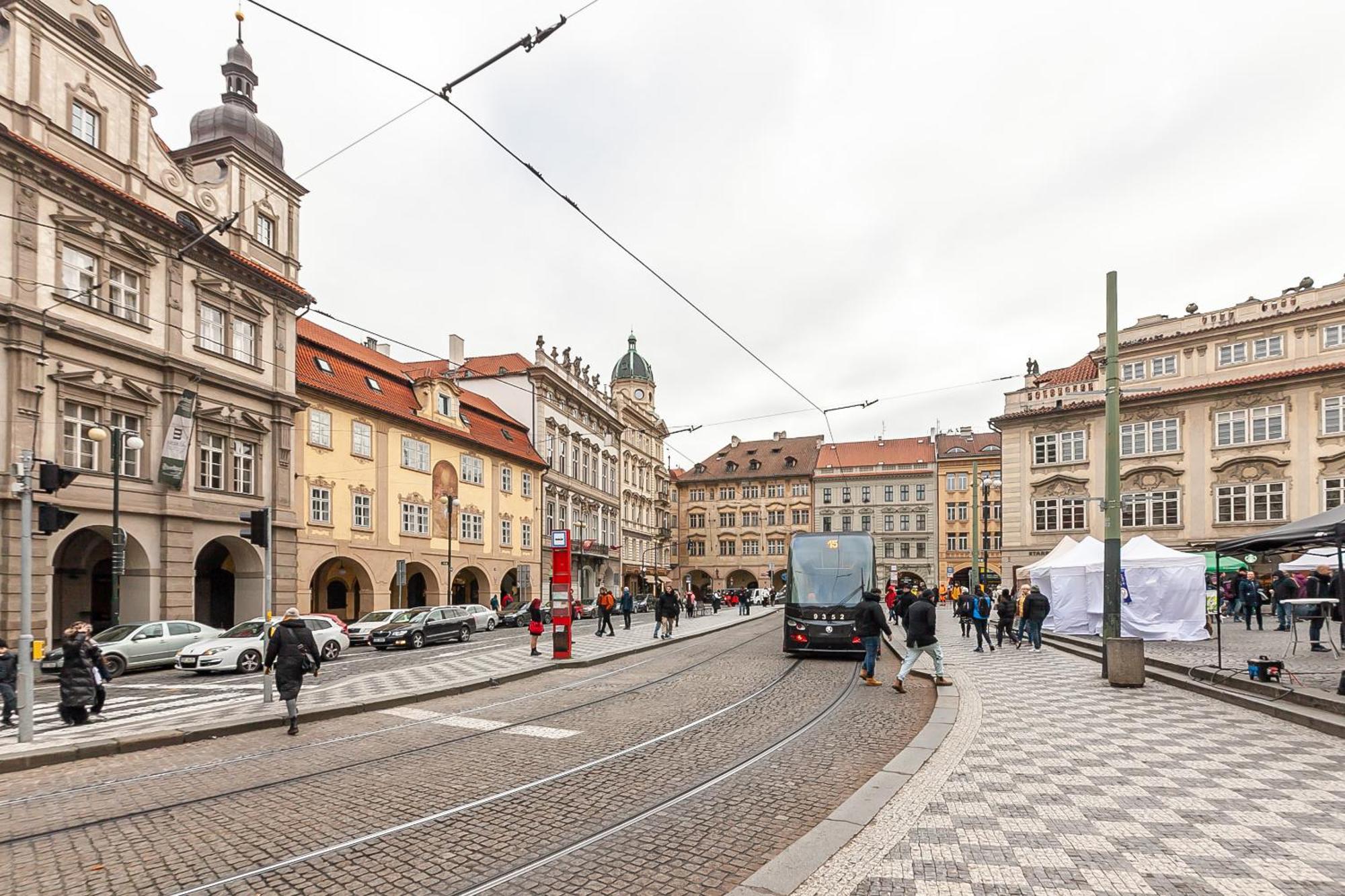 Royal Apartment By Charles Bridge View Of Saint Nicholas Church Praha Eksteriør bilde